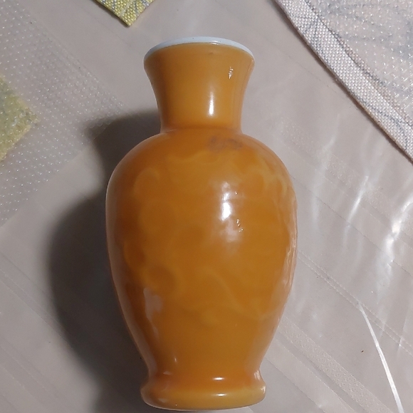 Elegant Orange Vase - Picture 11 of 15